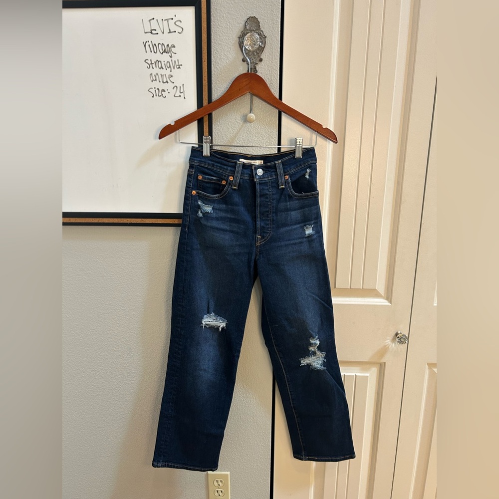 LEVIS Distressed Blue Jeans